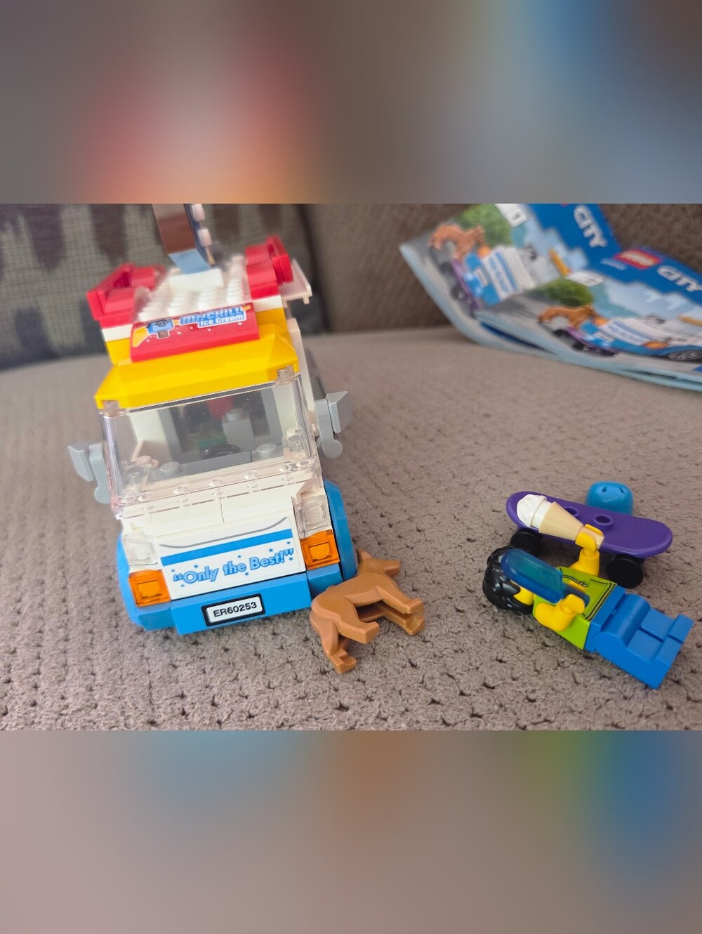 Lego City Ice Cream Truck 60253 Retired set 200 pcs 99% complete Different wig - Picture 8 of 16